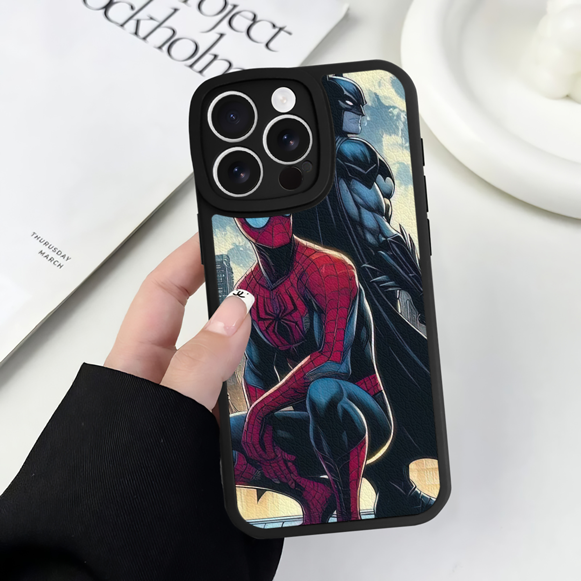 Spider Man スパイダーマン 【iPhone 16シリーズ対応】シリコンスマホケース（レザー調） 材質：シリコン